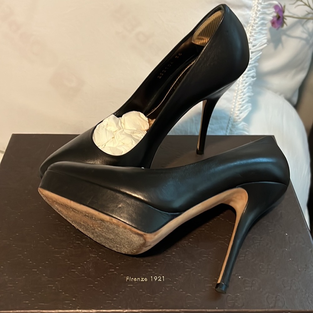 Shoes - Picture 6 of 7